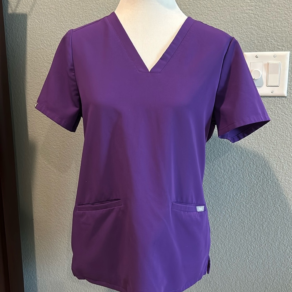 Figs women’s purple scrub top size M